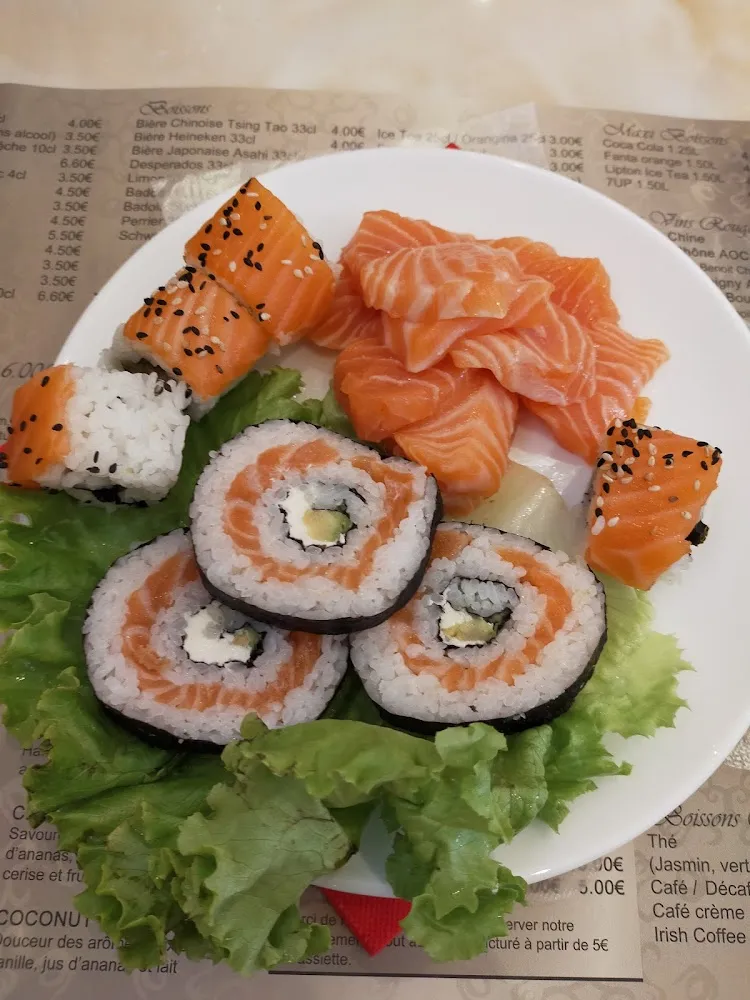 Sashimi de Saumon Et Makis